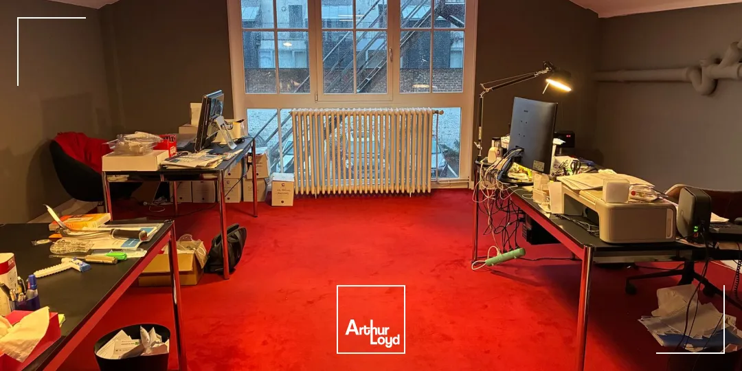 Bureaux indépendants avec cachet, extérieur privatif et parking à vendre/à louer - Opportunité rare à Roubaix