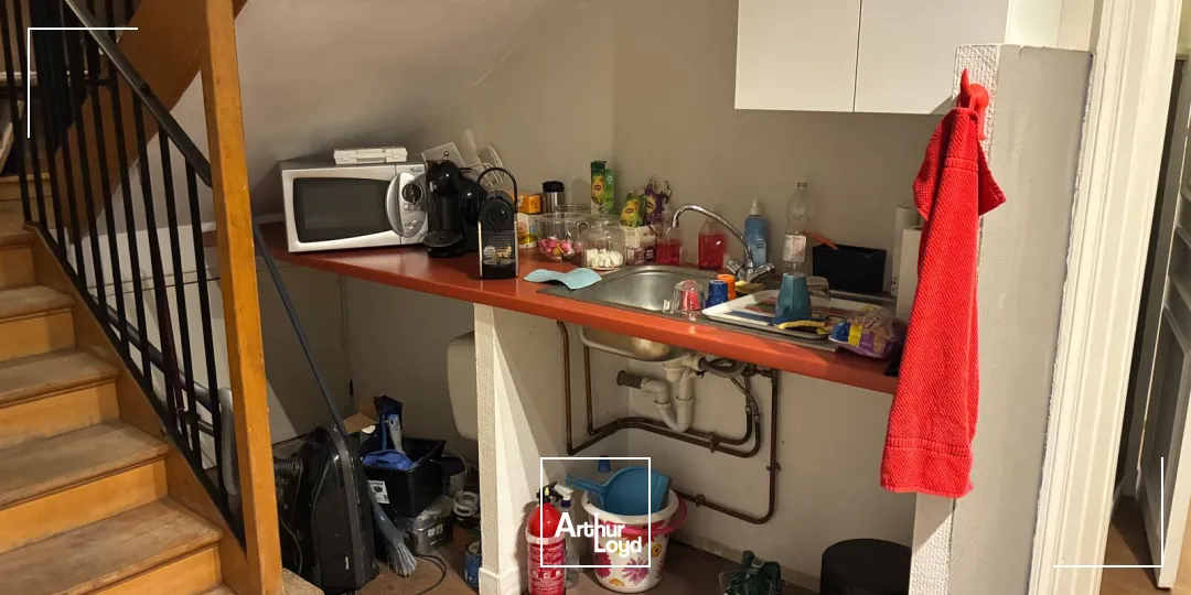 Bureaux indépendants avec cachet, extérieur privatif et parking à vendre/à louer - Opportunité rare à Roubaix