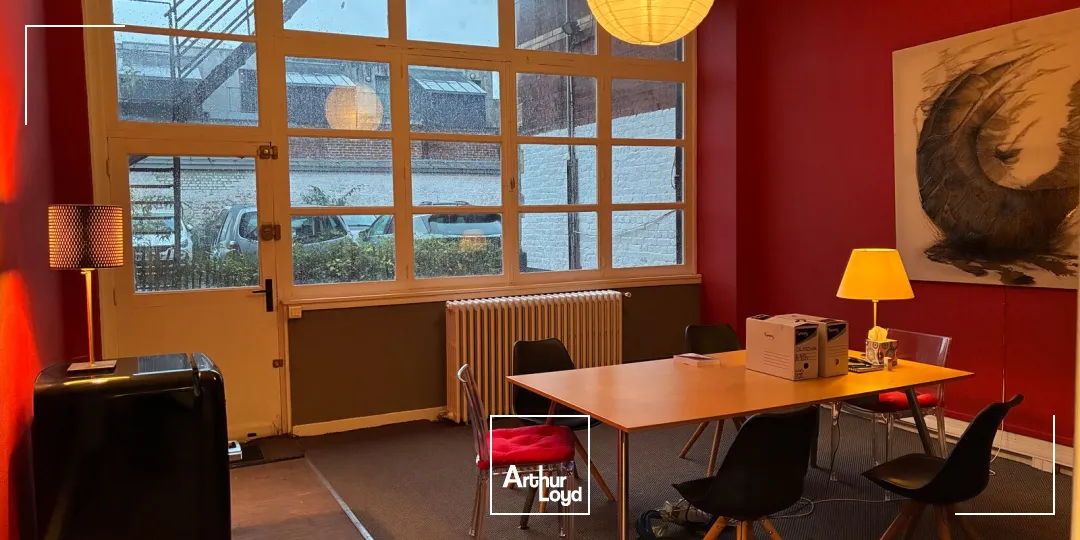 Bureaux indépendants avec cachet, extérieur privatif et parking à vendre/à louer - Opportunité rare à Roubaix
