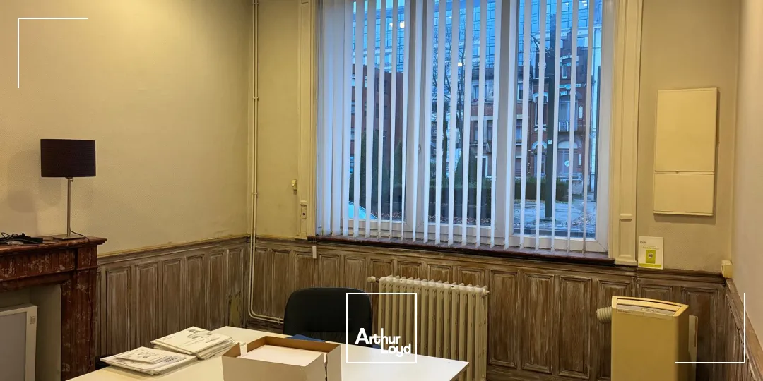 Bureaux indépendants avec cachet, extérieur privatif et parking à vendre/à louer - Opportunité rare à Roubaix