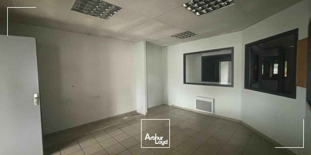 BÂTIMENT D'ACTIVITÉ À VENDRE  EMPLACEMENT STRATEGIQUE A FORT PASSAGE  2x2 VOIES LA ROCHE-SUR-YON / BOURNEZEAU (RD 948)