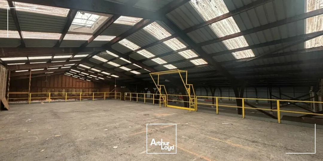 BÂTIMENT D'ACTIVITÉ À VENDRE  EMPLACEMENT STRATEGIQUE A FORT PASSAGE  2x2 VOIES LA ROCHE-SUR-YON / BOURNEZEAU (RD 948)