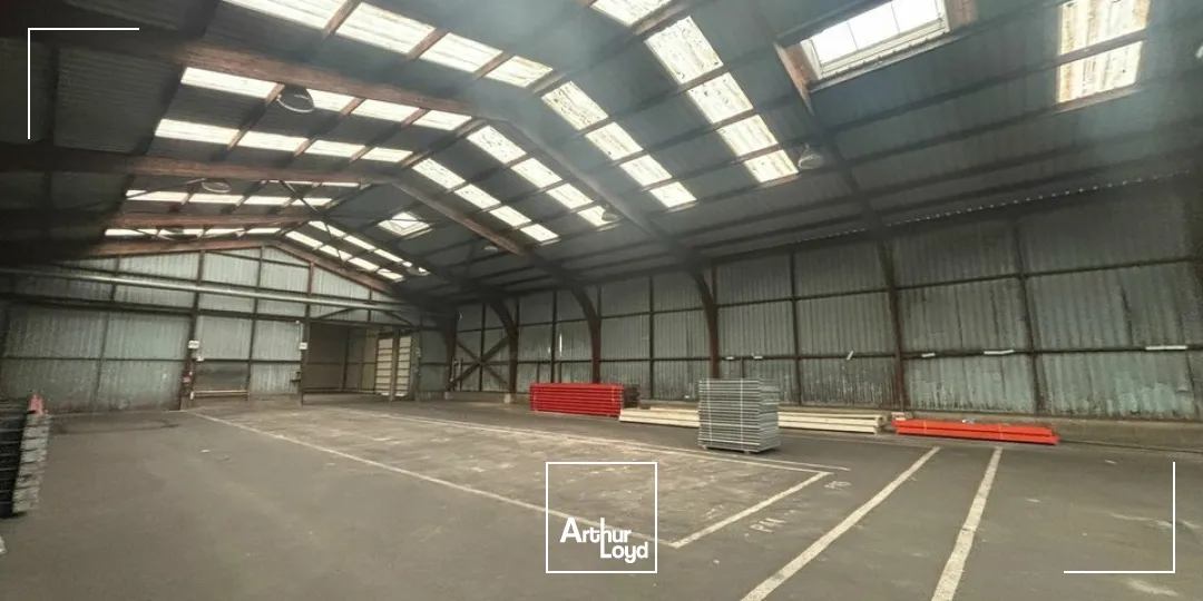 BÂTIMENT D'ACTIVITÉ À VENDRE  EMPLACEMENT STRATEGIQUE A FORT PASSAGE  2x2 VOIES LA ROCHE-SUR-YON / BOURNEZEAU (RD 948)