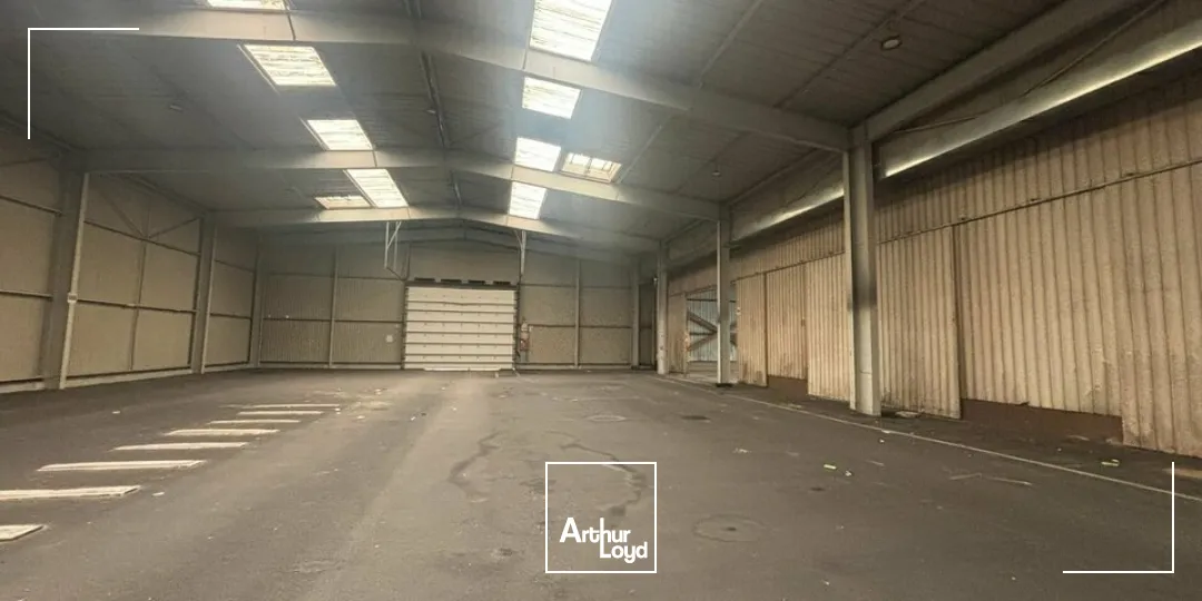 BÂTIMENT D'ACTIVITÉ À VENDRE  EMPLACEMENT STRATEGIQUE A FORT PASSAGE  2x2 VOIES LA ROCHE-SUR-YON / BOURNEZEAU (RD 948)