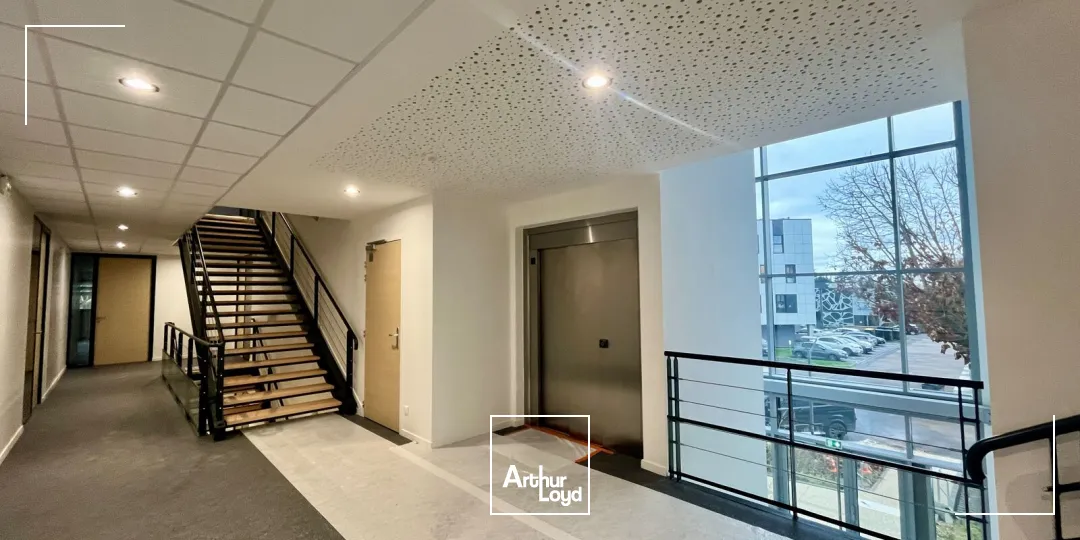 Bureaux à vendre à MONT SAINT AIGNAN 76130