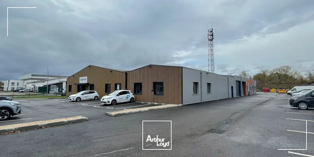 A Louer - Local d'activité d'environ 710 m2 