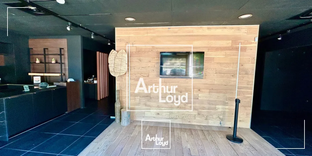 Local commercial à louer - Visibilité optimale, linéaire exceptionnelt - 490 m2 - Lattes