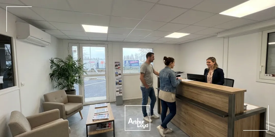 Local d'activités rénové de 1 519m2 à Saint Jean de Braye dans la ZAC Archimède, à louer