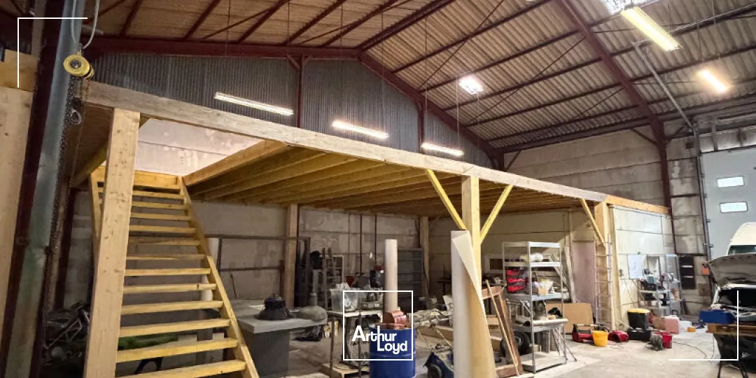 EXCLUSIVITE A VENDRE - Local de stockage + bureau