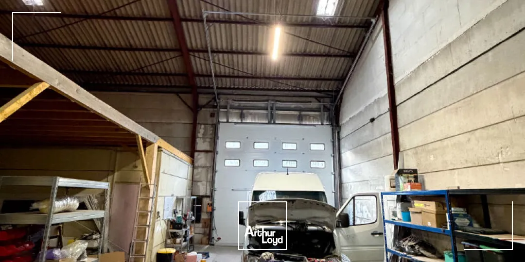 EXCLUSIVITE A VENDRE - Local de stockage + bureau