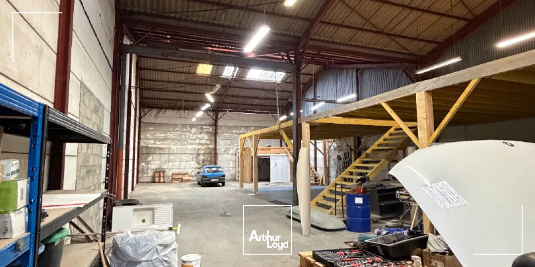 EXCLUSIVITE A VENDRE - Local de stockage + bureau