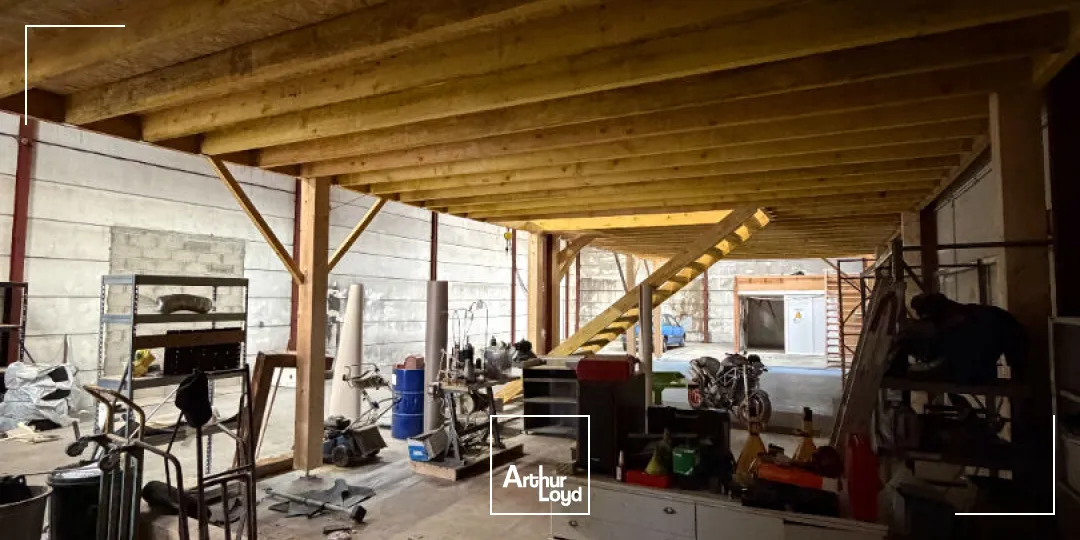 EXCLUSIVITE A VENDRE - Local de stockage + bureau