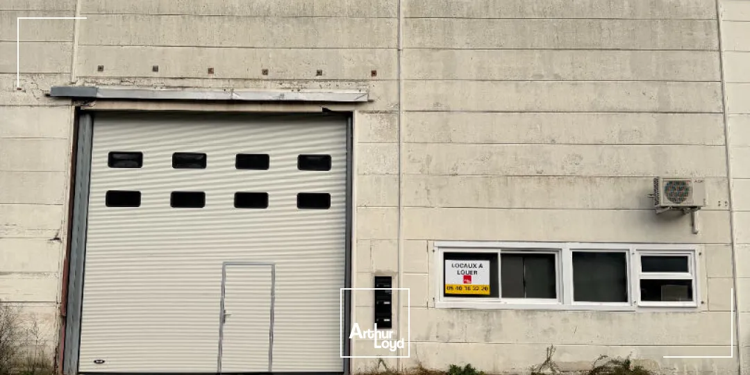 EXCLUSIVITE A VENDRE - Local de stockage + bureau