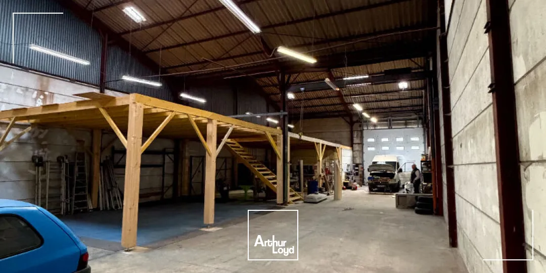 EXCLUSIVITE A VENDRE - Local de stockage + bureau