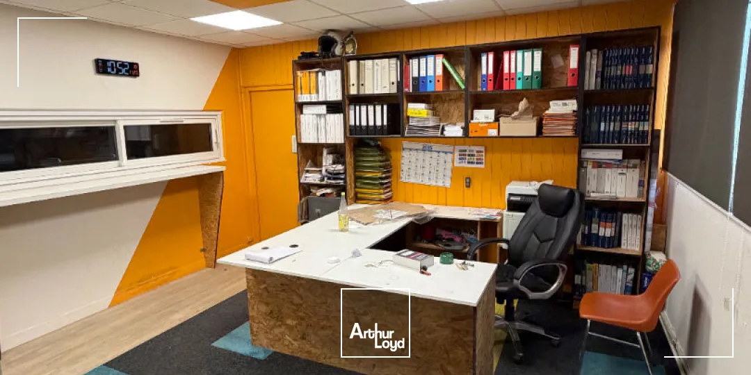 EXCLUSIVITE A VENDRE - Local de stockage + bureau