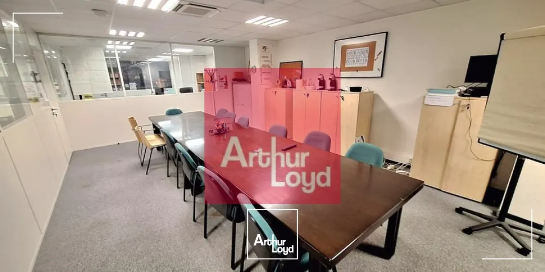 CLERMONT-FERRAND ZI BREZET A LOUER BUREAUX 220 M² 