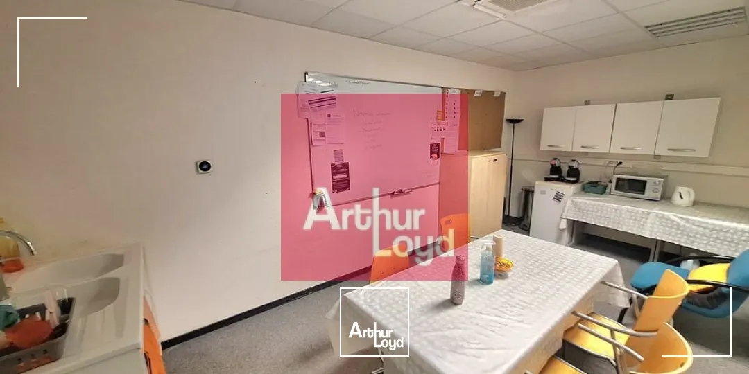 CLERMONT-FERRAND ZI BREZET A LOUER BUREAUX 220 M² 