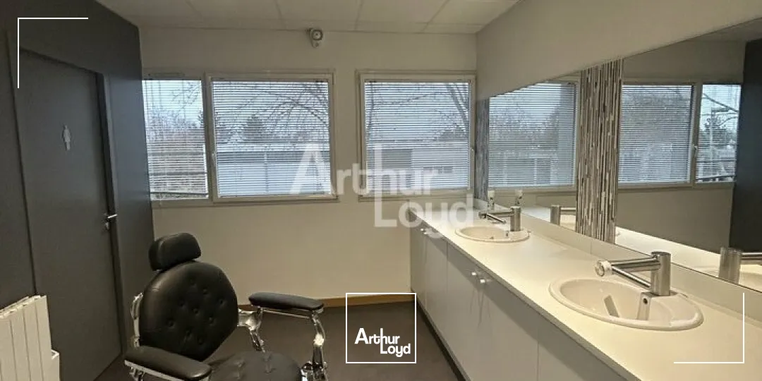 SAINT GREGOIRE - BUREAUX A LOUER - 278 M²