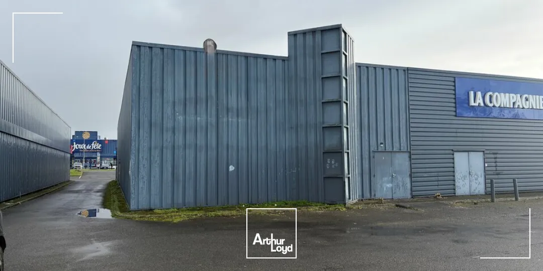 LOCAL COMMERCIAL - 510 M2 - ZONE MENDES FRANCE