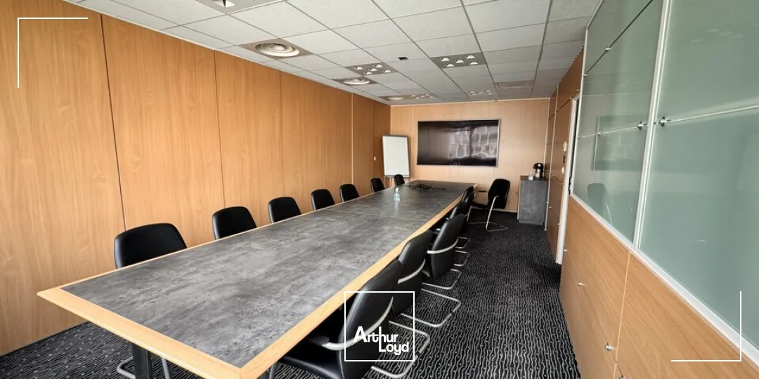 TOURS CENTRE - QUARTIER GARE - A LOUER BUREAUX DE 537 M² AU 7EME ETAGE - 10 PARKINGS