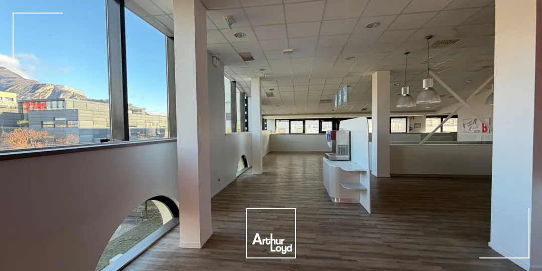 A VENDRE BUREAUX DE 805M² A BOUCHAYER VIALLET GRENOBLE