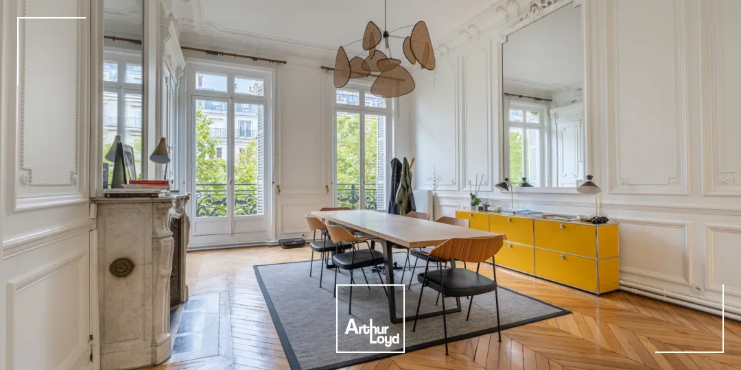 Bureaux à louer à PARIS 75008