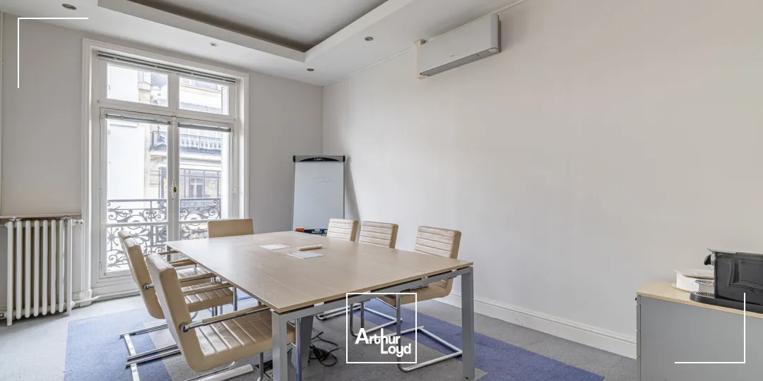 Bureaux à louer à PARIS 75008
