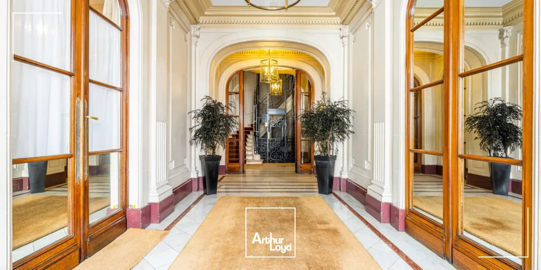 Bureaux à louer à PARIS 75008