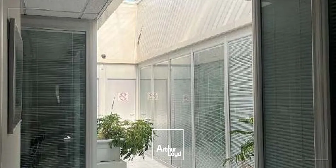 Locaux d'activité et bureaux 1 040 m² à louer - Proximité Roissy CDG Desserte A1 A104