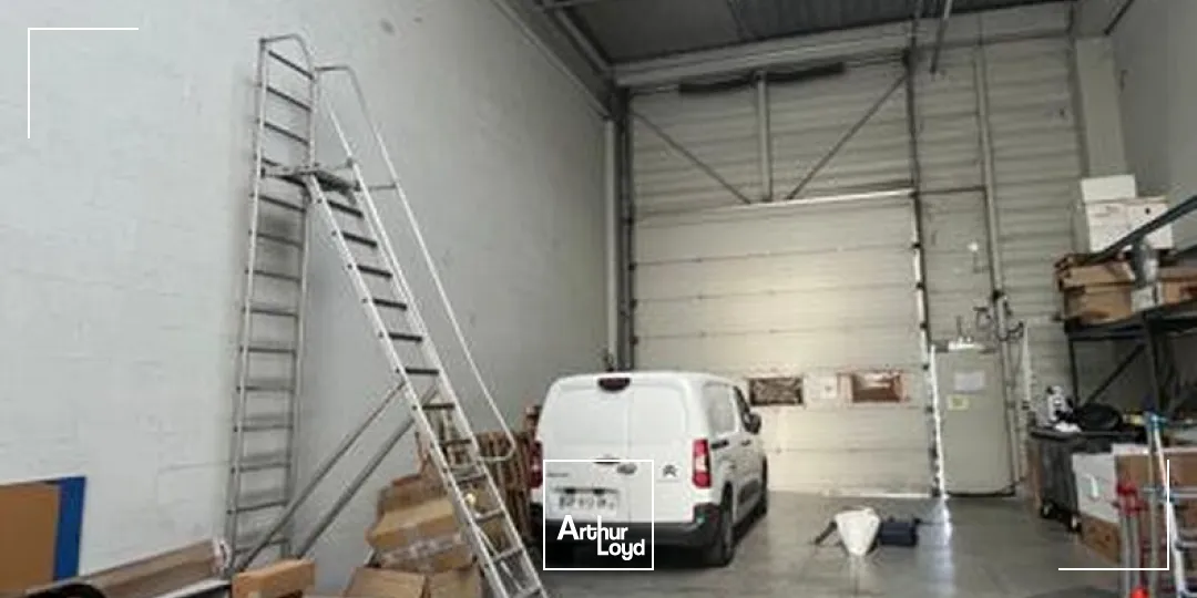 Locaux d'activité et bureaux 1 040 m² à louer - Proximité Roissy CDG Desserte A1 A104