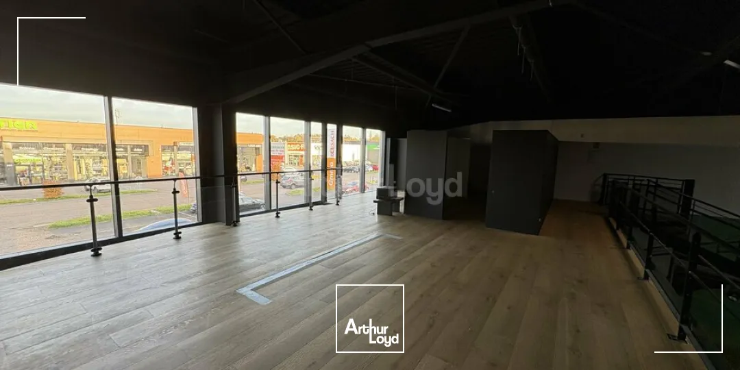 LOCAL COMMERCIAL à VENDRE de 715 m²