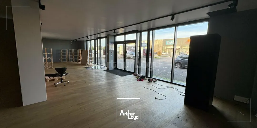 LOCAL COMMERCIAL à VENDRE de 715 m²