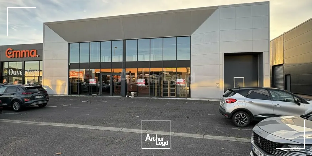LOCAL COMMERCIAL à VENDRE de 715 m²