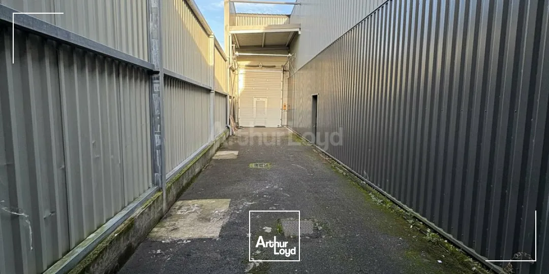 LOCAL COMMERCIAL à VENDRE de 715 m²