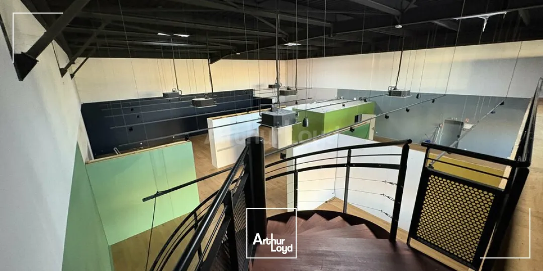 LOCAL COMMERCIAL à VENDRE de 715 m²