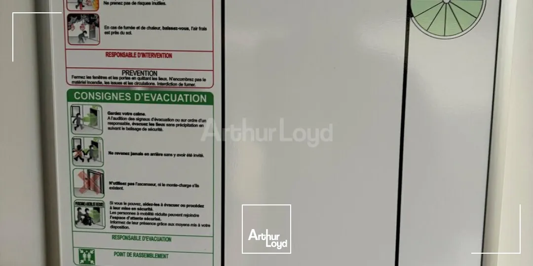 LOCAL COMMERCIAL à VENDRE de 715 m²