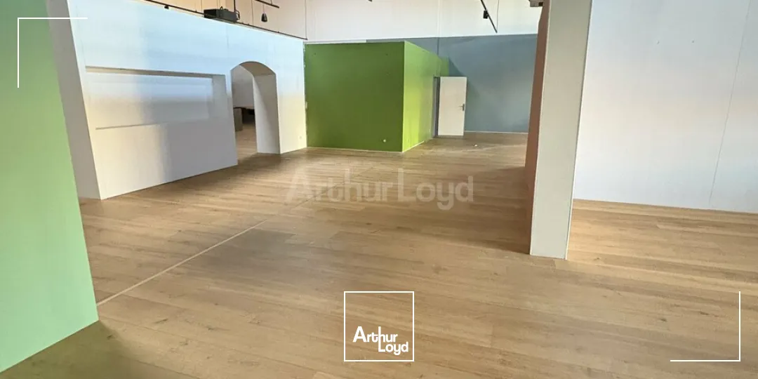 LOCAL COMMERCIAL à VENDRE de 715 m²