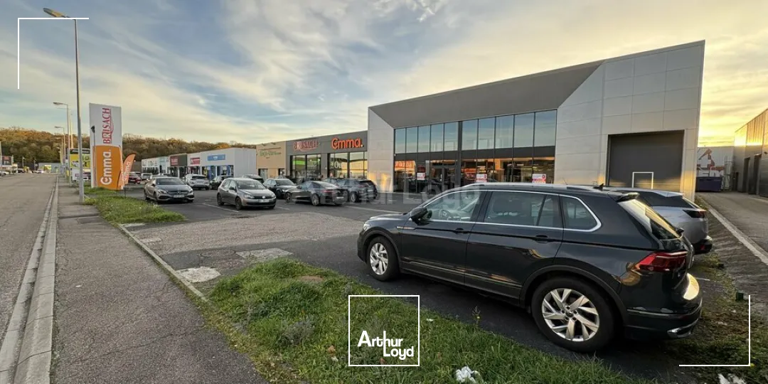 LOCAL COMMERCIAL à VENDRE de 715 m²