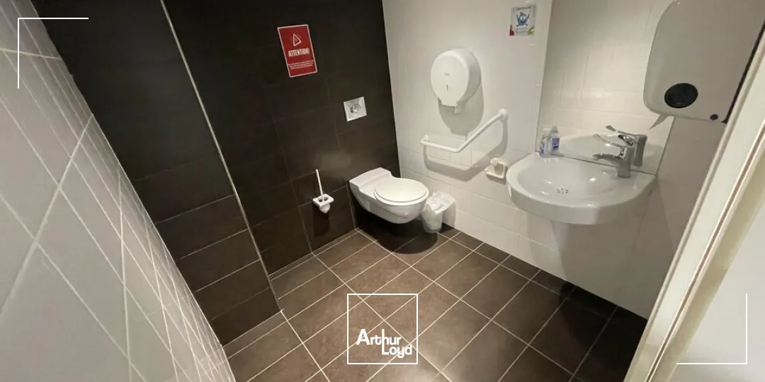 A LOUER POITIERS PROCHE DES CORDELIERS BUREAUX 468m² 