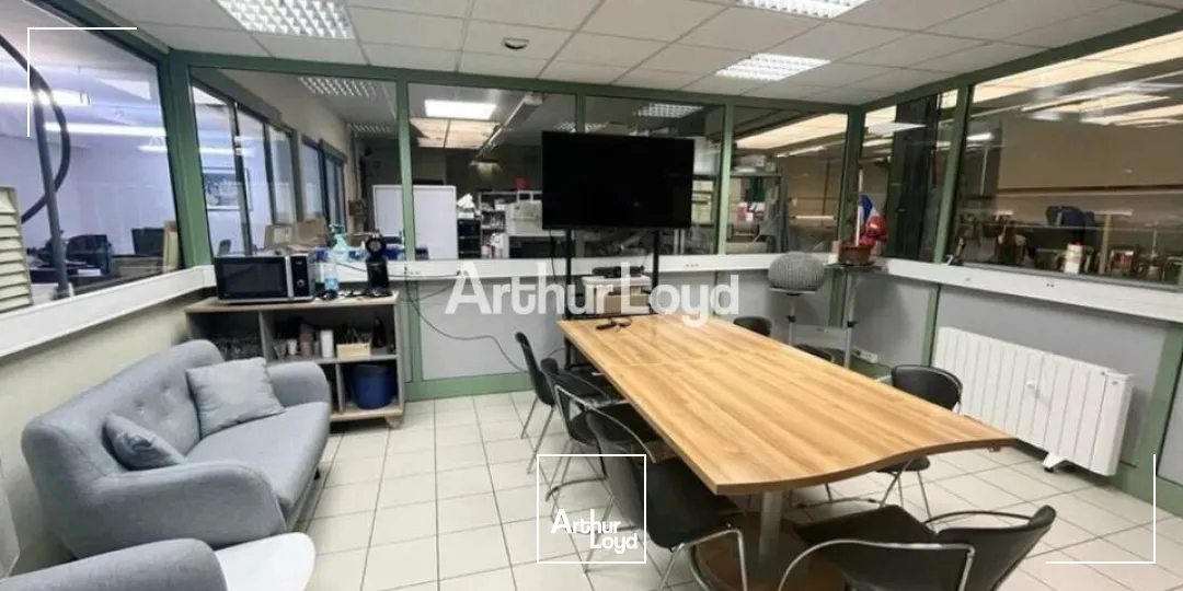 OPPORTUNITE RARE! Local d'activité sur la Zone d'Activité frontalière avec le Belgique - secteur Givet (08) 