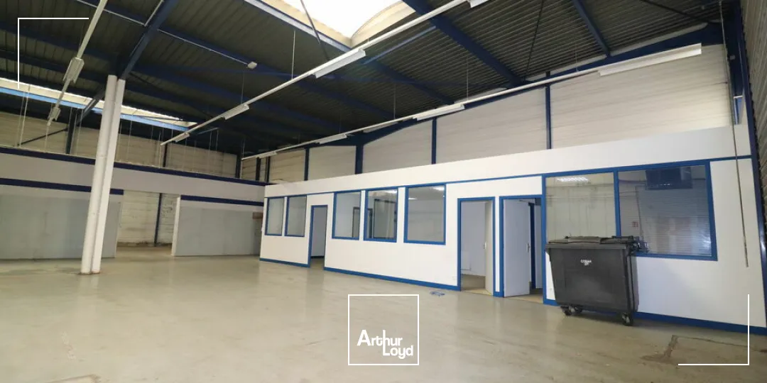 A LOUER - LOCAUX D'ACTIVITÉS D'ENVIRON 325 m2 + Terrain d'environ 1 500 m2 