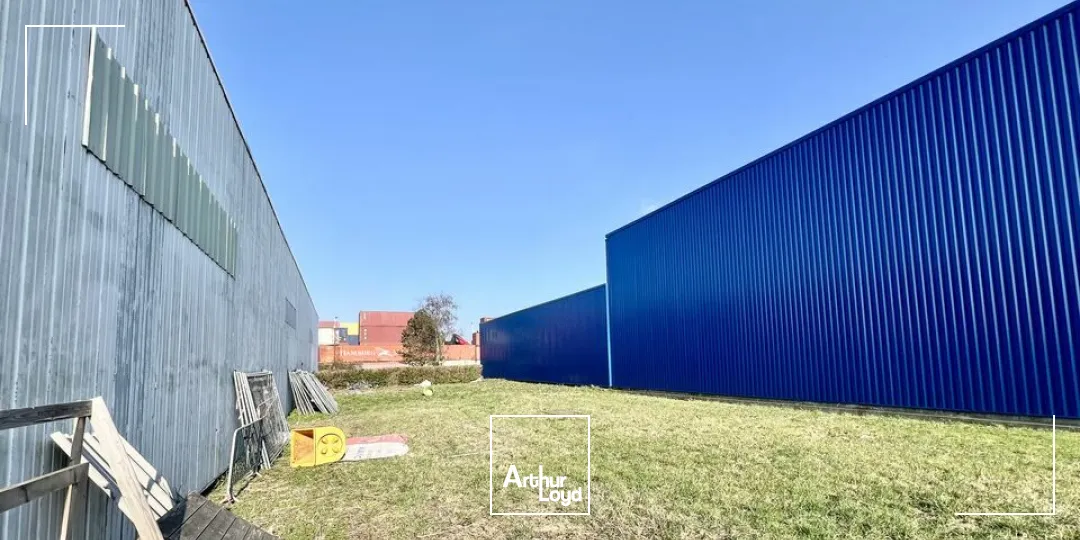 A LOUER - LOCAUX D'ACTIVITÉS D'ENVIRON 325 m2 + Terrain d'environ 1 500 m2 