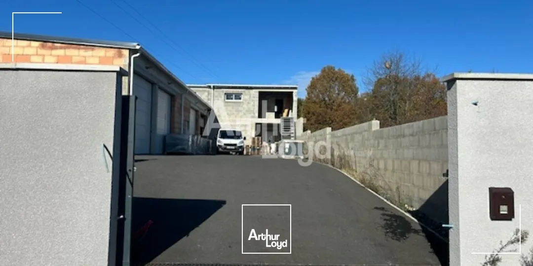 ATELIER AVEC STOCKAGE ET BUREAU - PERIPHERIE VICHY 