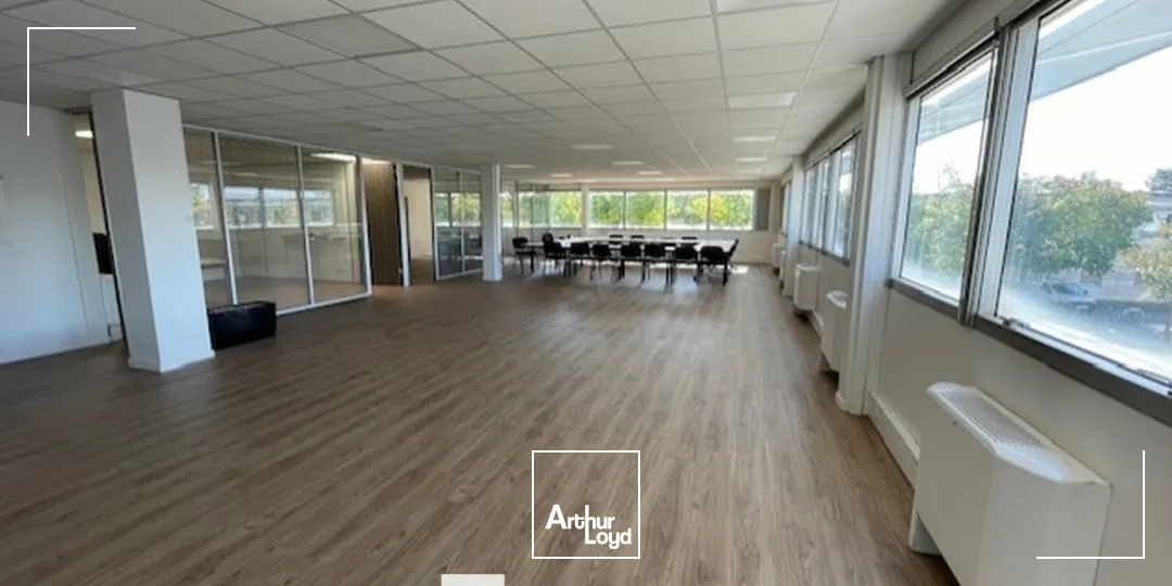 A louer - BRON EUROPARC - Bureaux lumineux - Bron