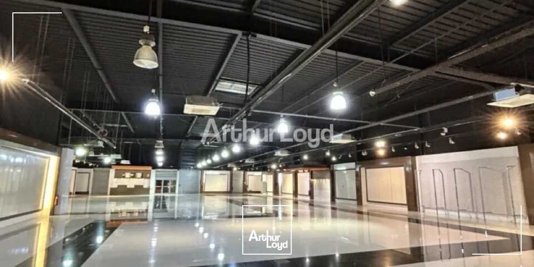 LOCAL COMMERCIAL à LOUER de 1270.95 m²