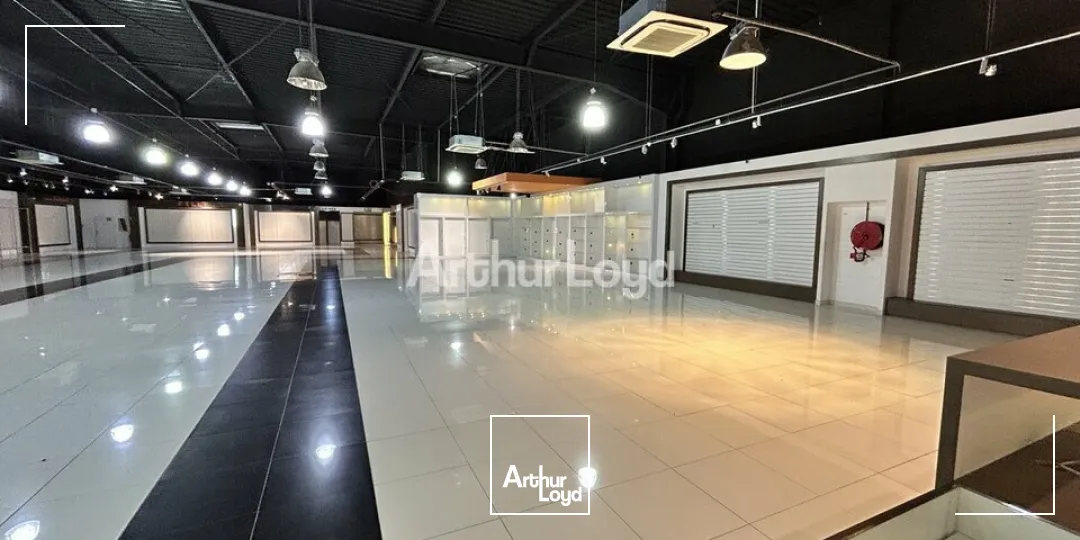 LOCAL COMMERCIAL à LOUER de 1270.95 m²