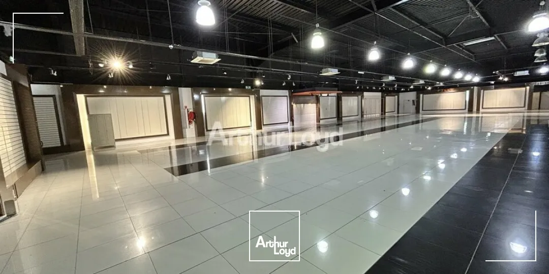 LOCAL COMMERCIAL à LOUER de 1270.95 m²