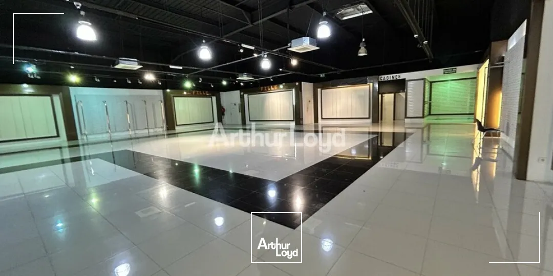 LOCAL COMMERCIAL à LOUER de 1270.95 m²