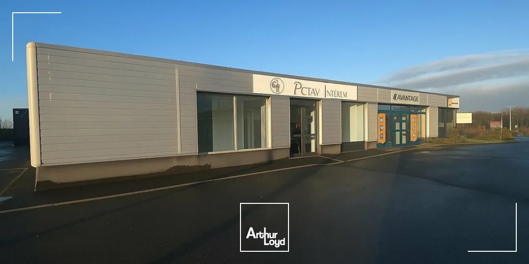 A LOUER - LOCAL COMMERCIAL 140 M²  EMPLACEMENT PREMIUM  AXE TRÈS PASSANT