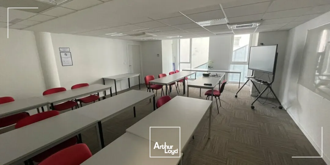 A LOUER POITIERS PROCHE DES CORDELIERS BUREAUX 434.95m² 